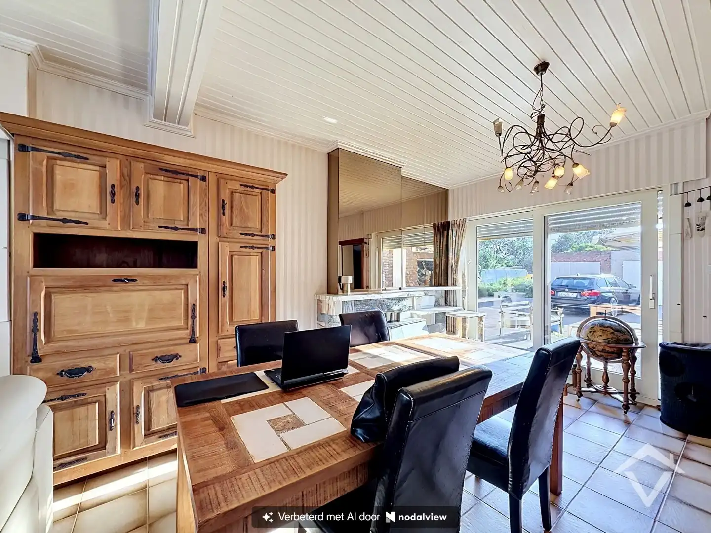 Woning met tal van mogelijkheden, 2 garages en ruim perceel van 735 m² nabij het centrum! foto 8