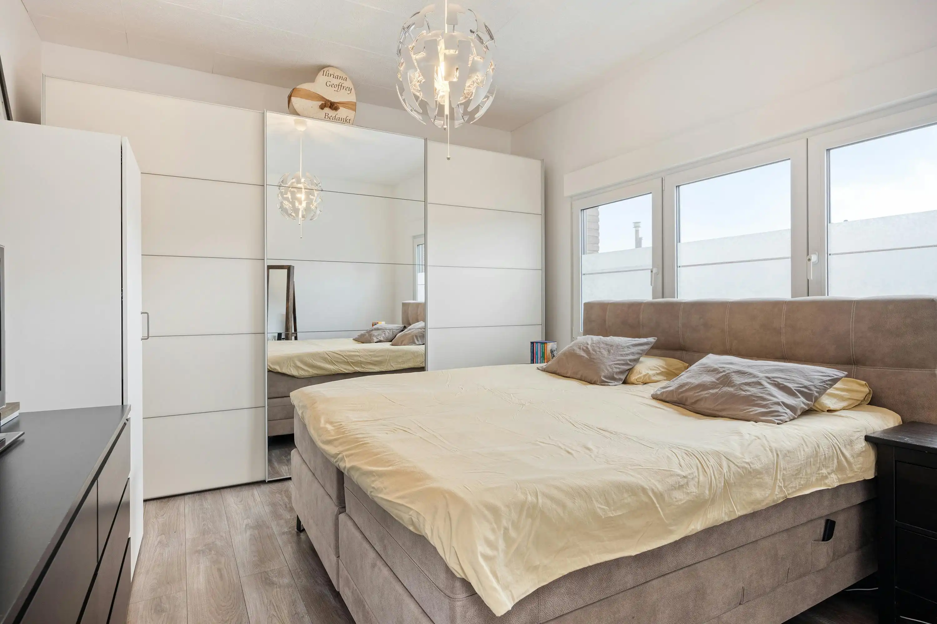 Instapklaar huis met 3 slaapkamers te koop in Merksem foto 15