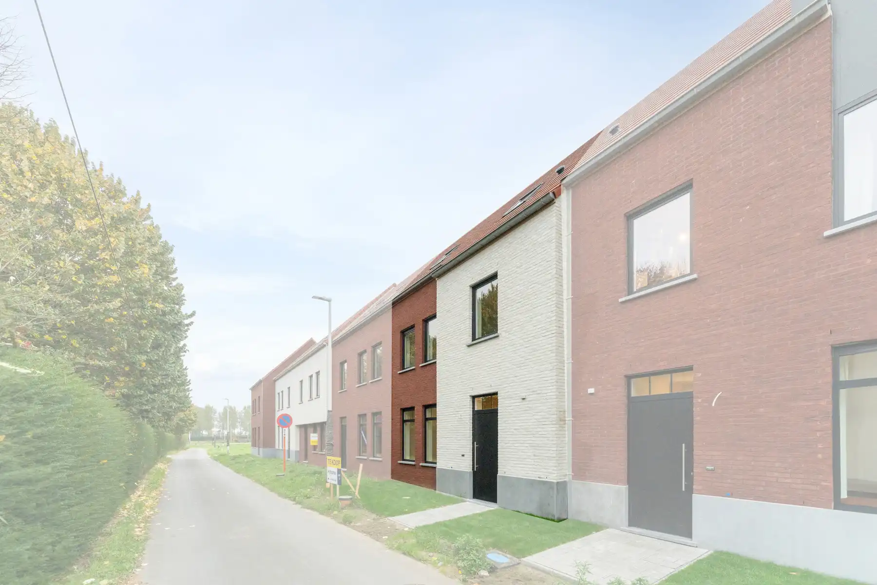 Halfopen nieuwbouwwoning foto {{pictureIndex}}