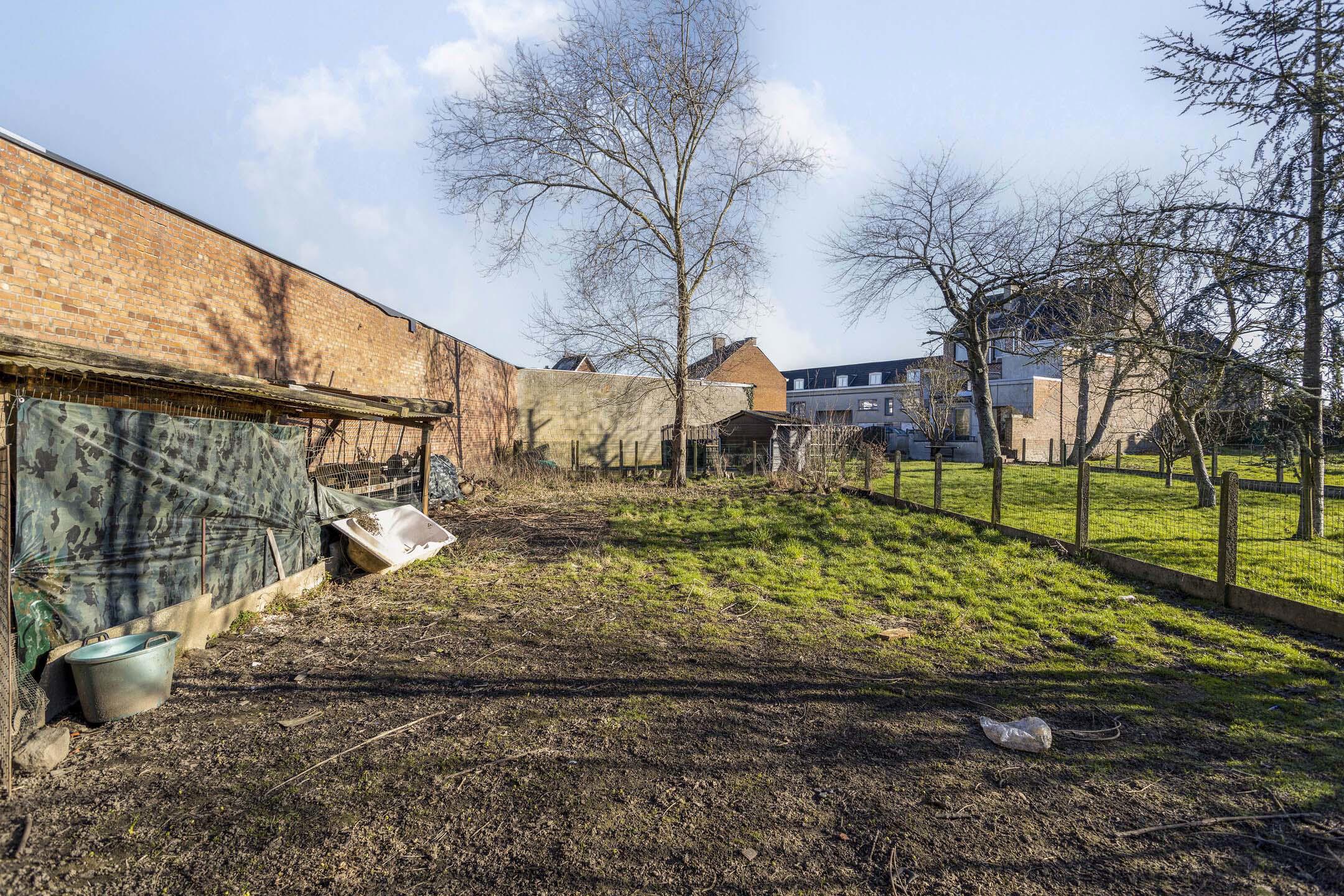 Eigendom met ruim woongedeelte met tuin & aanpalend magazijn foto 16