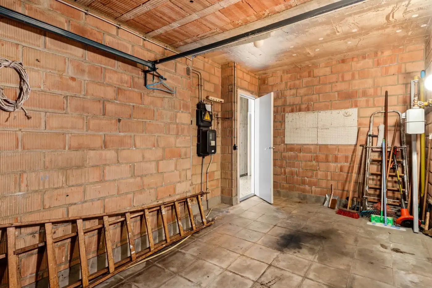 Te renoveren woning met 3 slpk., garage en tuin foto 19
