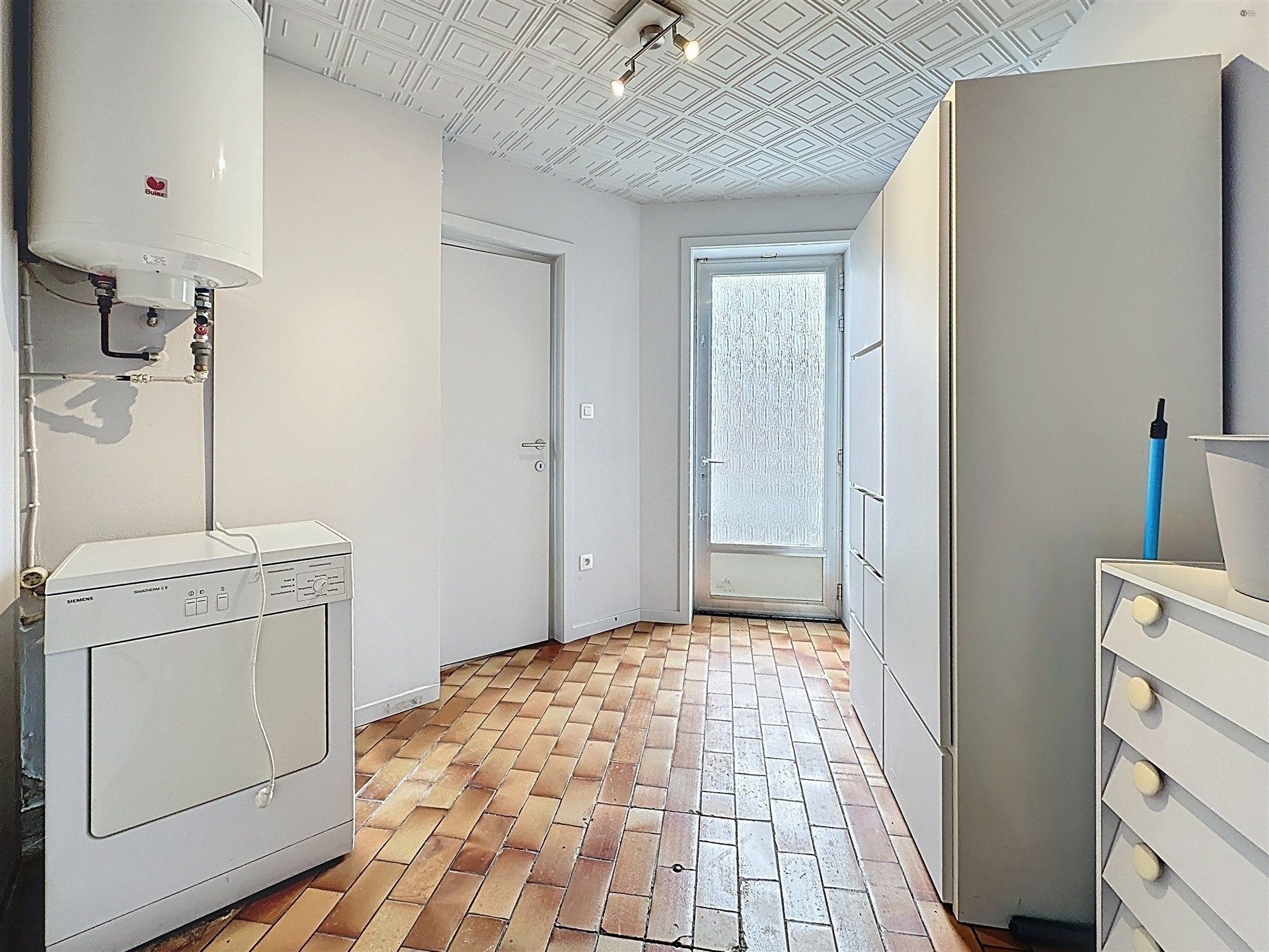 Charmante ruime woning met 4 slaapkamers en bijgebouw (40m²) op perceel van 290m² foto 16