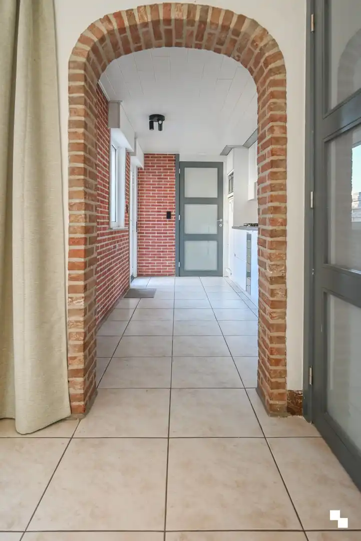 Rijwoning met uitweg achteraan en ruime garage te Izegem foto 8