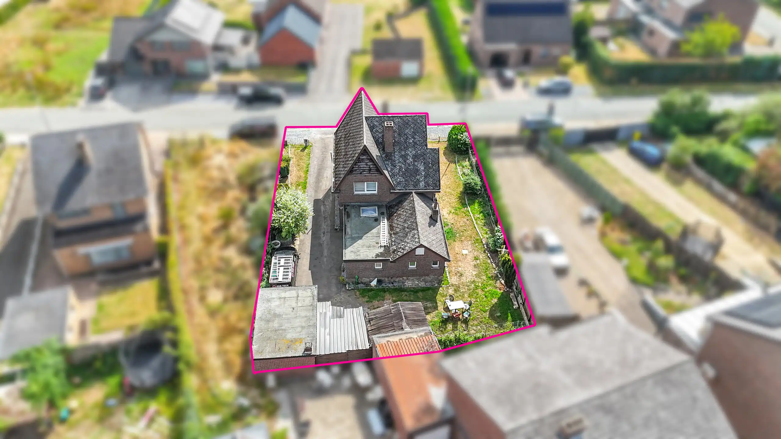 Ruime gezinswoning op groot perceel met veranda en tuin! foto 34