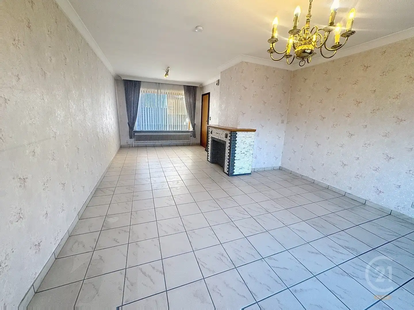 Ruime gezinswoning met 4 slaapkamers in rustige woonomgeving foto 3