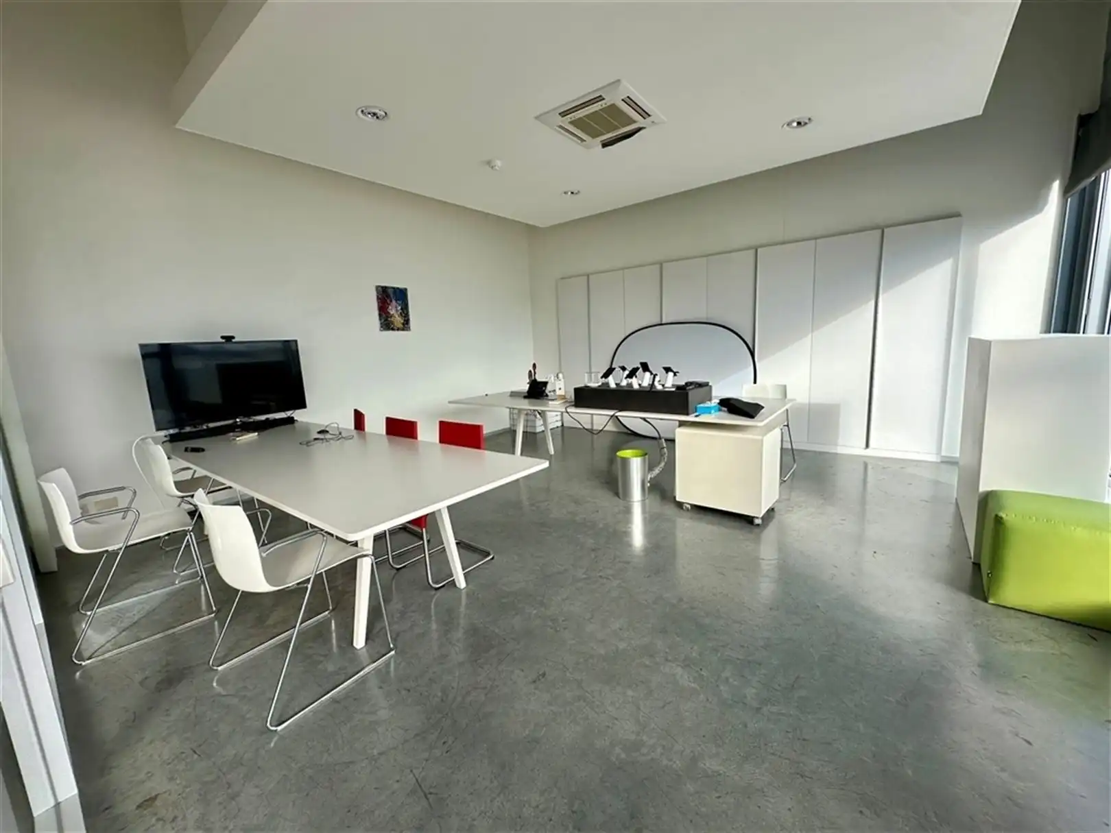 Magazijn met kantoren te koop in Gent nabij R4 foto 12