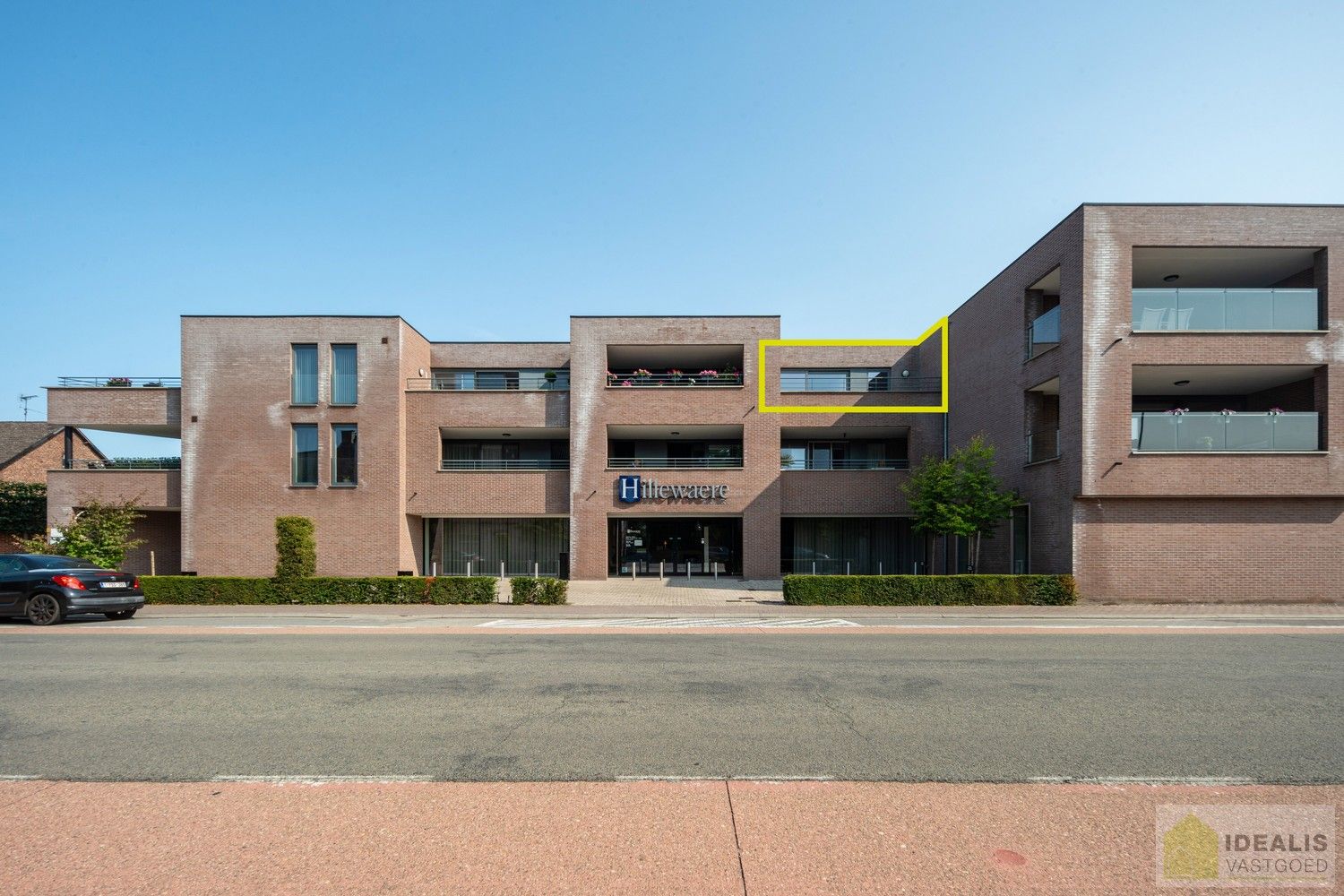 IDEALIS VASTGOED - INSTAPKLAAR APPARTEMENT MET 2 SLAAPKAMERS, AANGENAME LEEFRUIMTE MET AANSLUITEND TERRAS, ONDERGRONDSE PARKEERPLAATS EN BERGRUIMTE. Zeer geschikt voor kandidaten op zoek naar betaalbare woonruimte in nieuwstaat vlak bij de stadskern van Bree! foto {{pictureIndex}}