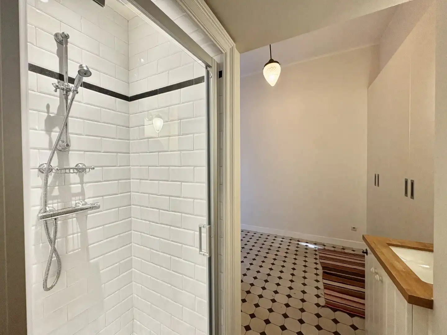 Stijlvol 2-slaapkamerappartement op wandelafstand van Centraal Station foto 14