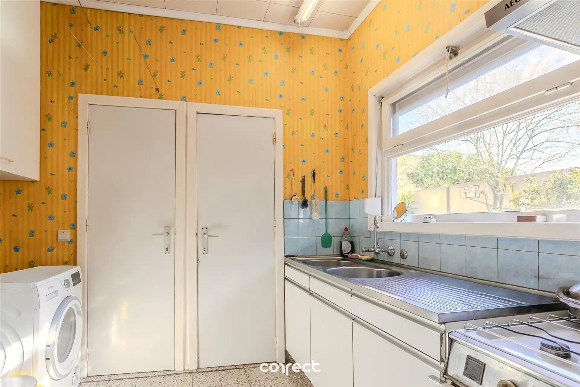 Te renoveren, charmante woning op een mooi perceel. foto 6