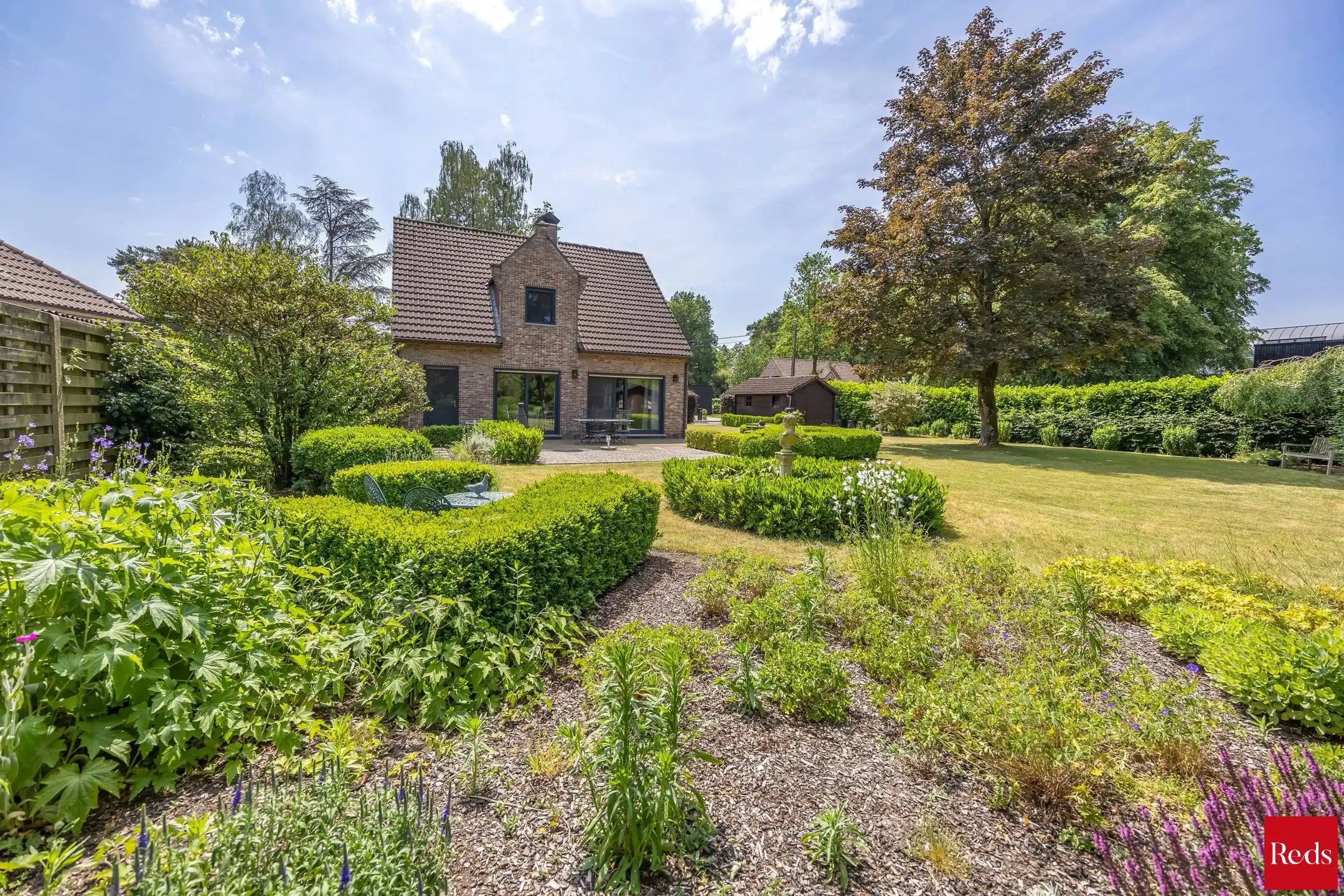 Charmante woning met uitzicht op blijvend groen foto {{pictureIndex}}