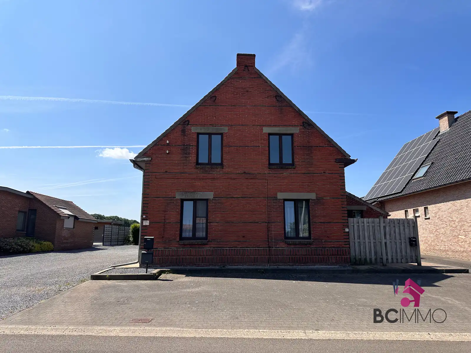 Karaktervolle woning met potentieel op rustige ligging foto 2