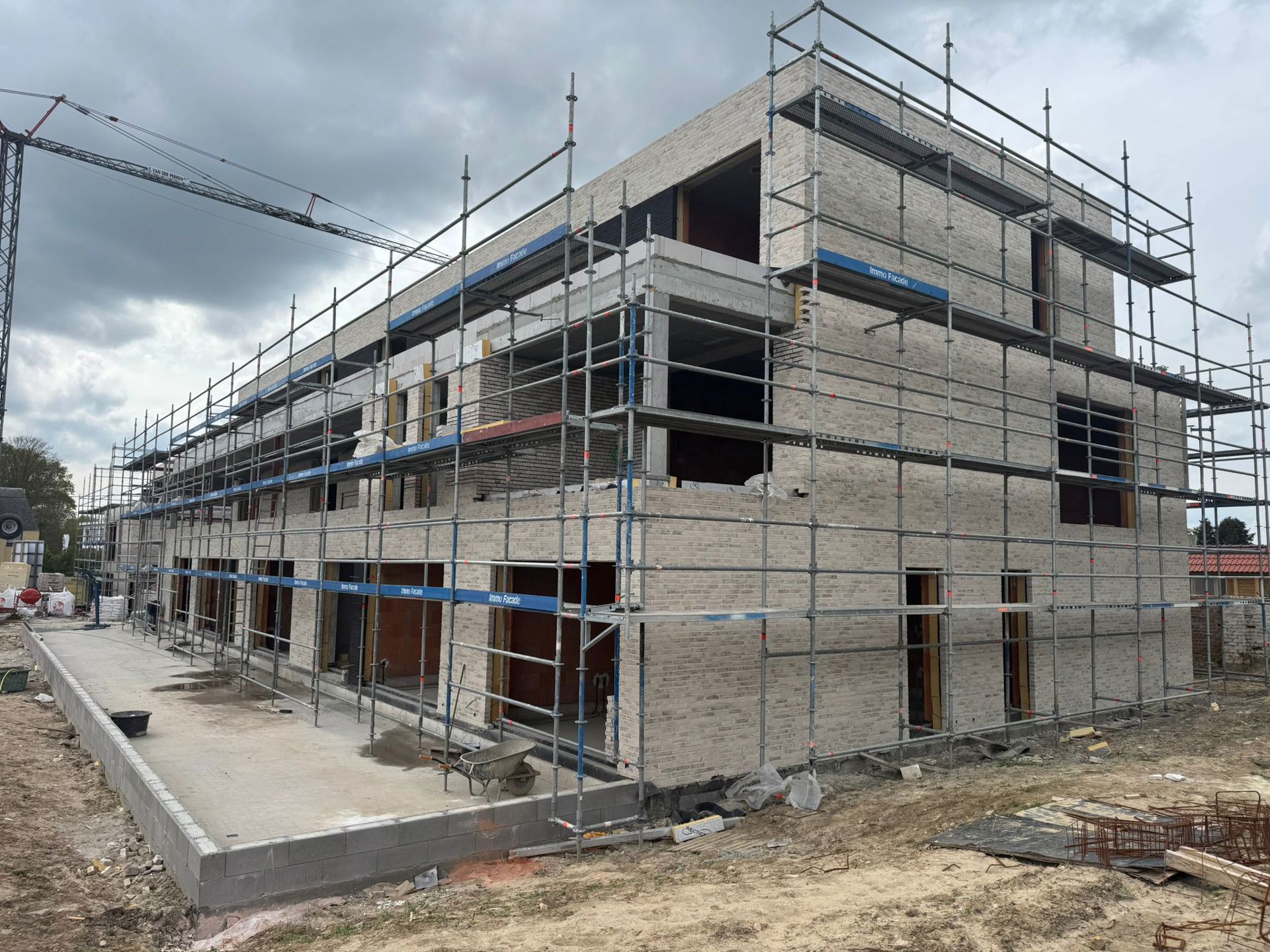 Nieuwbouwwoning met drie slaapkamers en garage foto 2