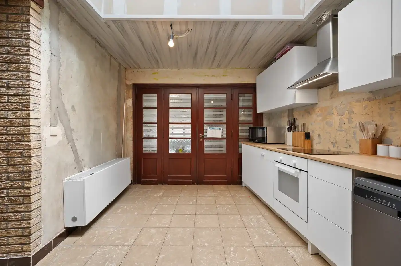 Half te renoveren rijwoning met 3 slpks met tuin, terras en 4 parkeerplaatsen. foto 11