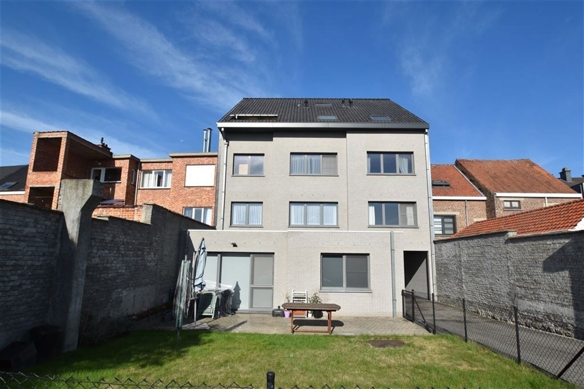 Ruim appartement met 2 slaapkamers in centrum Merchtem  foto 3