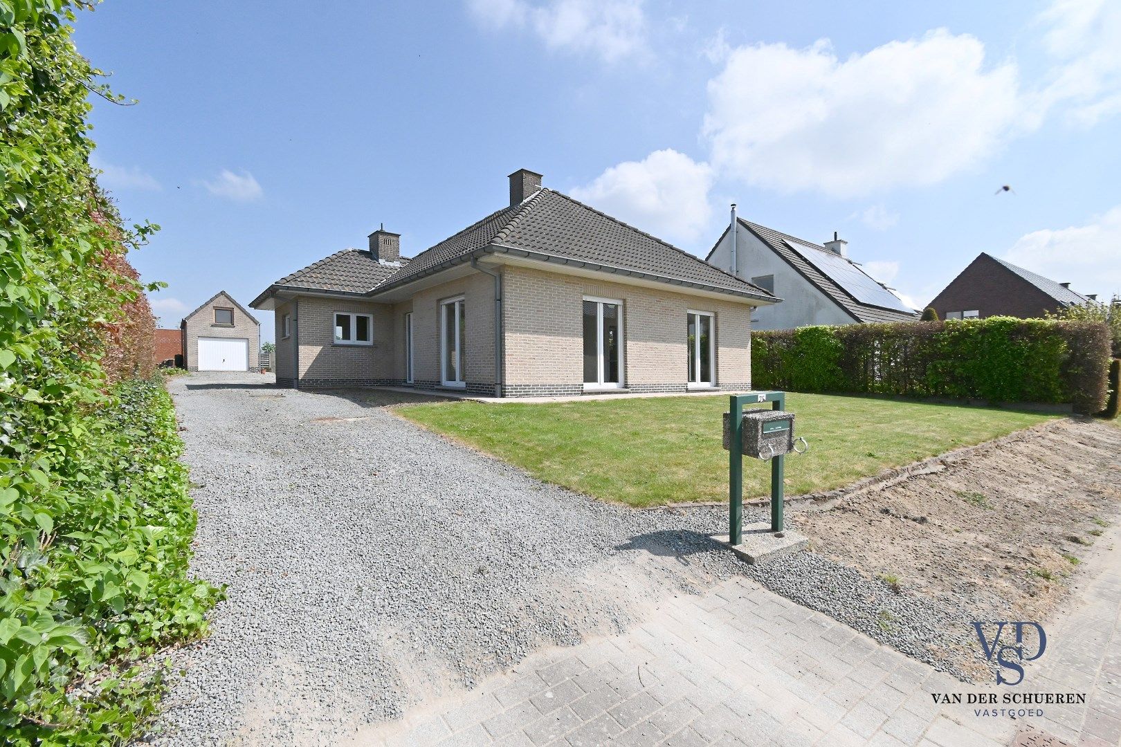 Hoofdfoto van de publicatie: Bungalowwoning met afzonderlijke garage