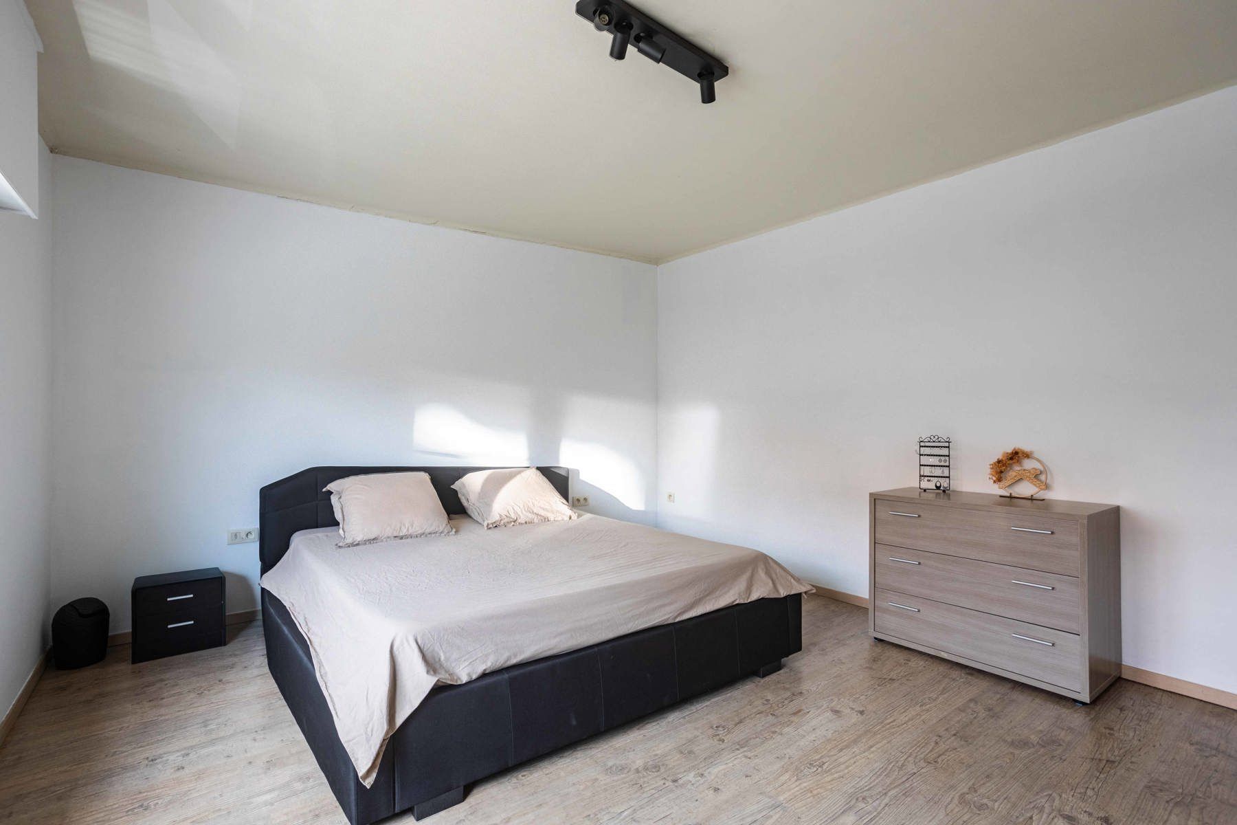 Instapklare woning met tuin, terras en ruimte voor hobby of praktijk foto 15