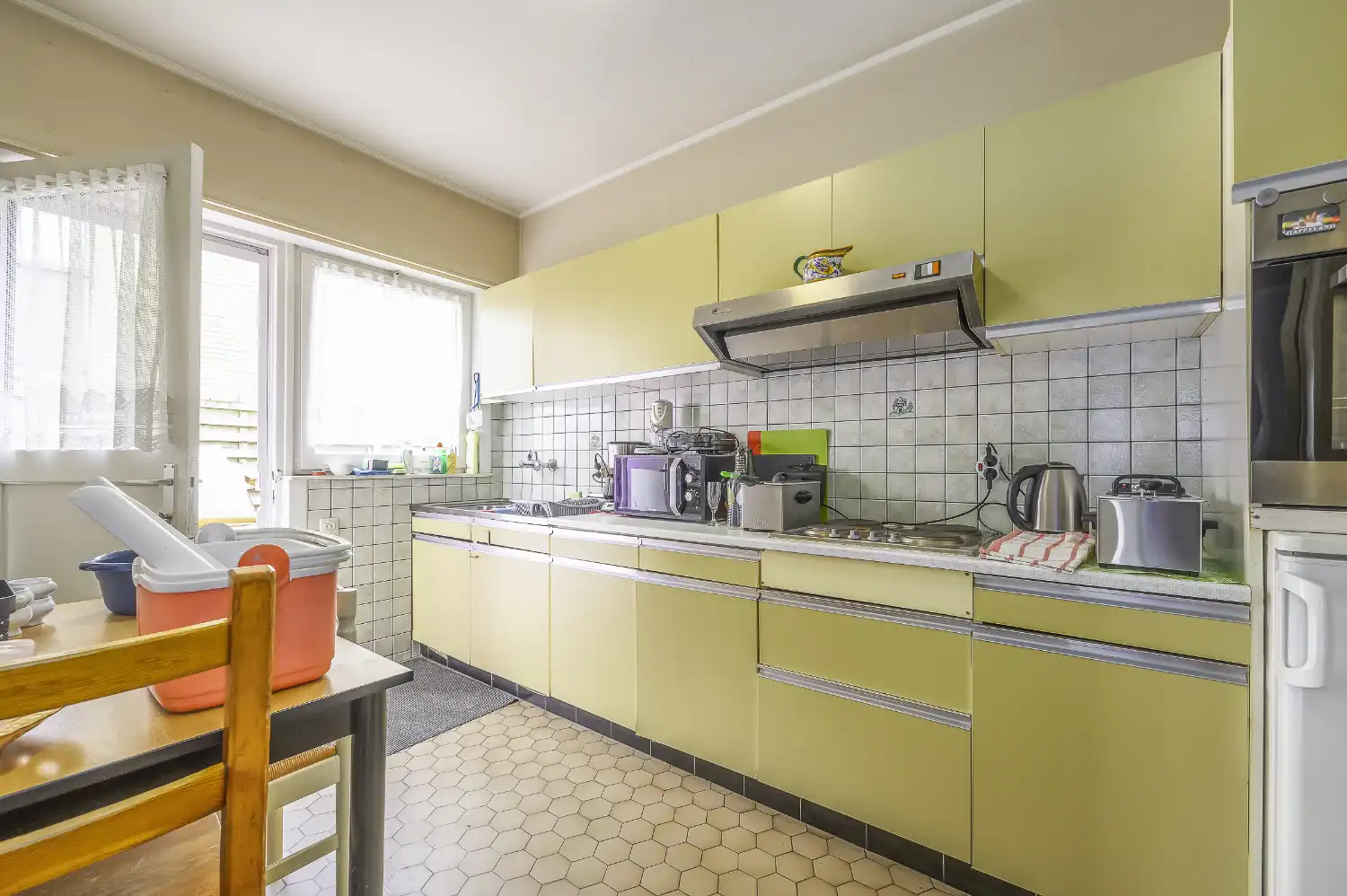 Te renoveren halfopen woning met veel potentieel foto 16