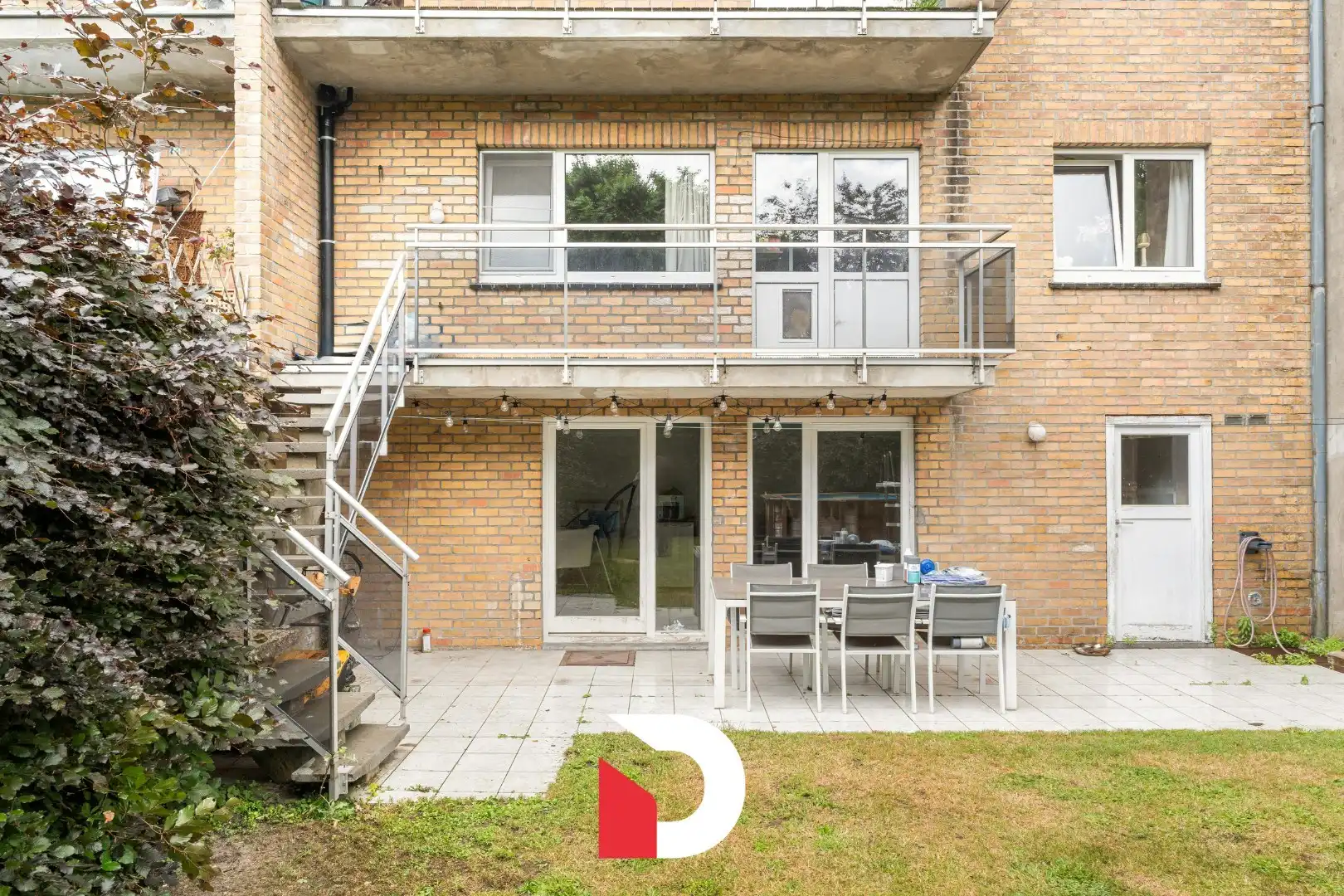 Kleinschalig app gebouw met garages en tuin te Kristus-Koning foto 11