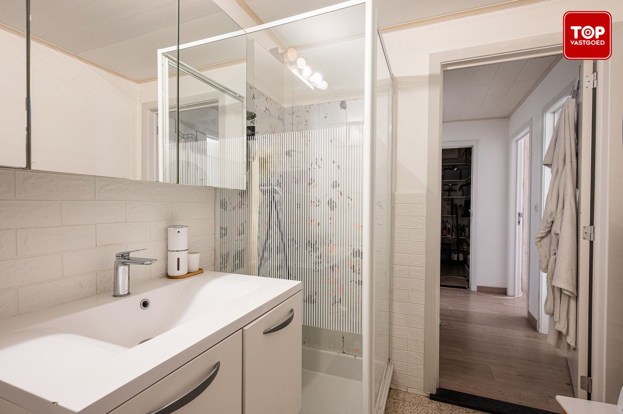 2-slaapkamer appartement met garage. foto 14