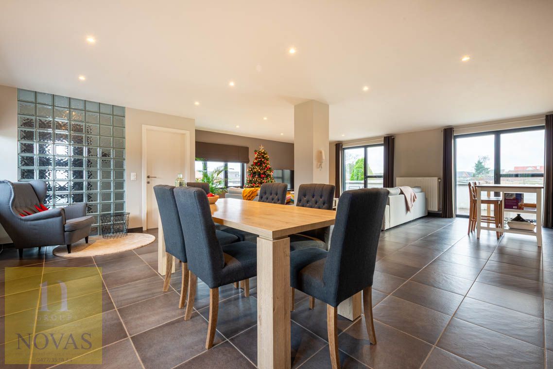 Unieke locatie, 3 slaapkamers, groot terras, heel ruime woonkamer foto 5