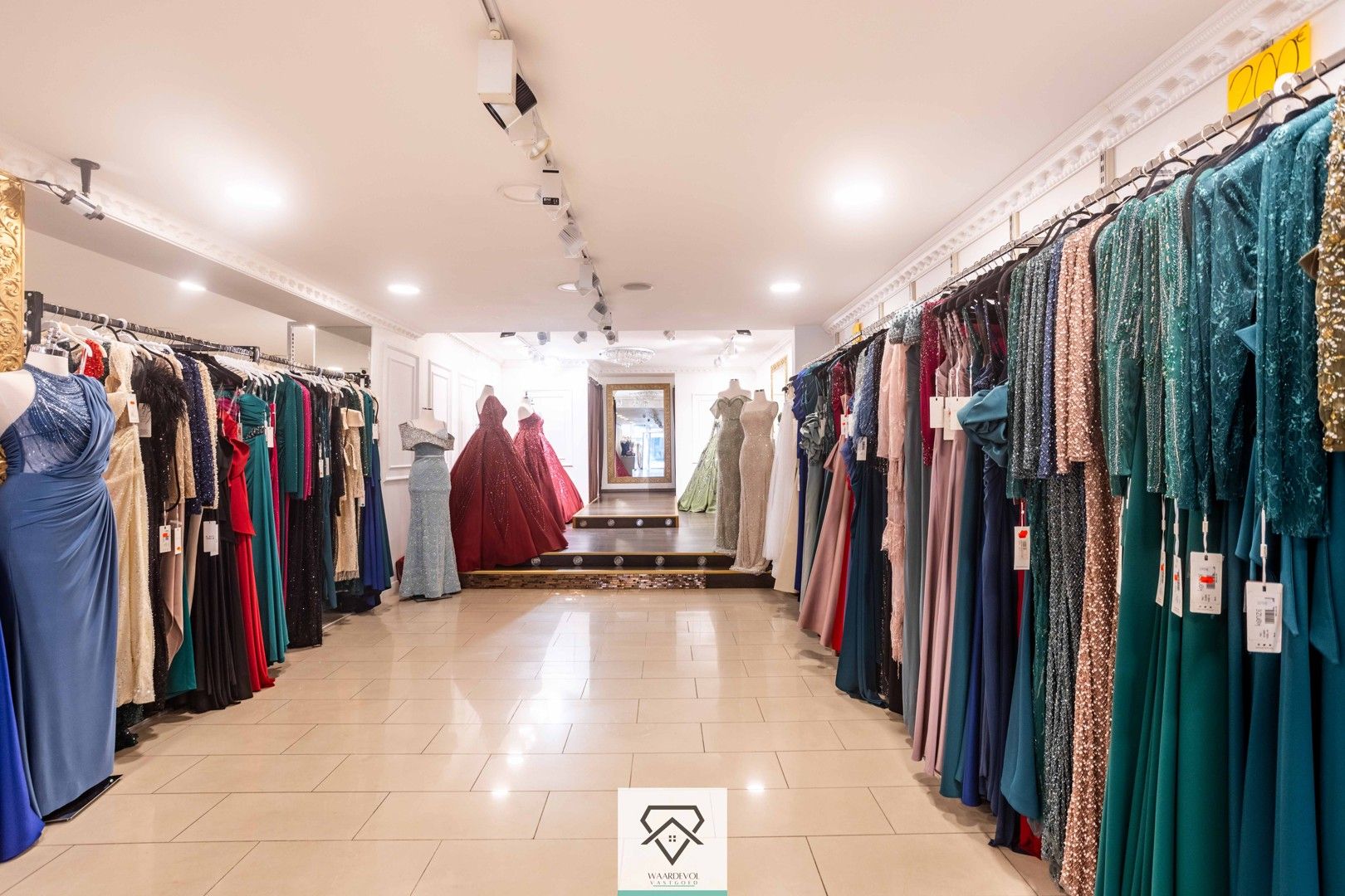 Ruim handelshuis te koop bestaande uit duplexappartement en dubbele handelsruimte foto 5