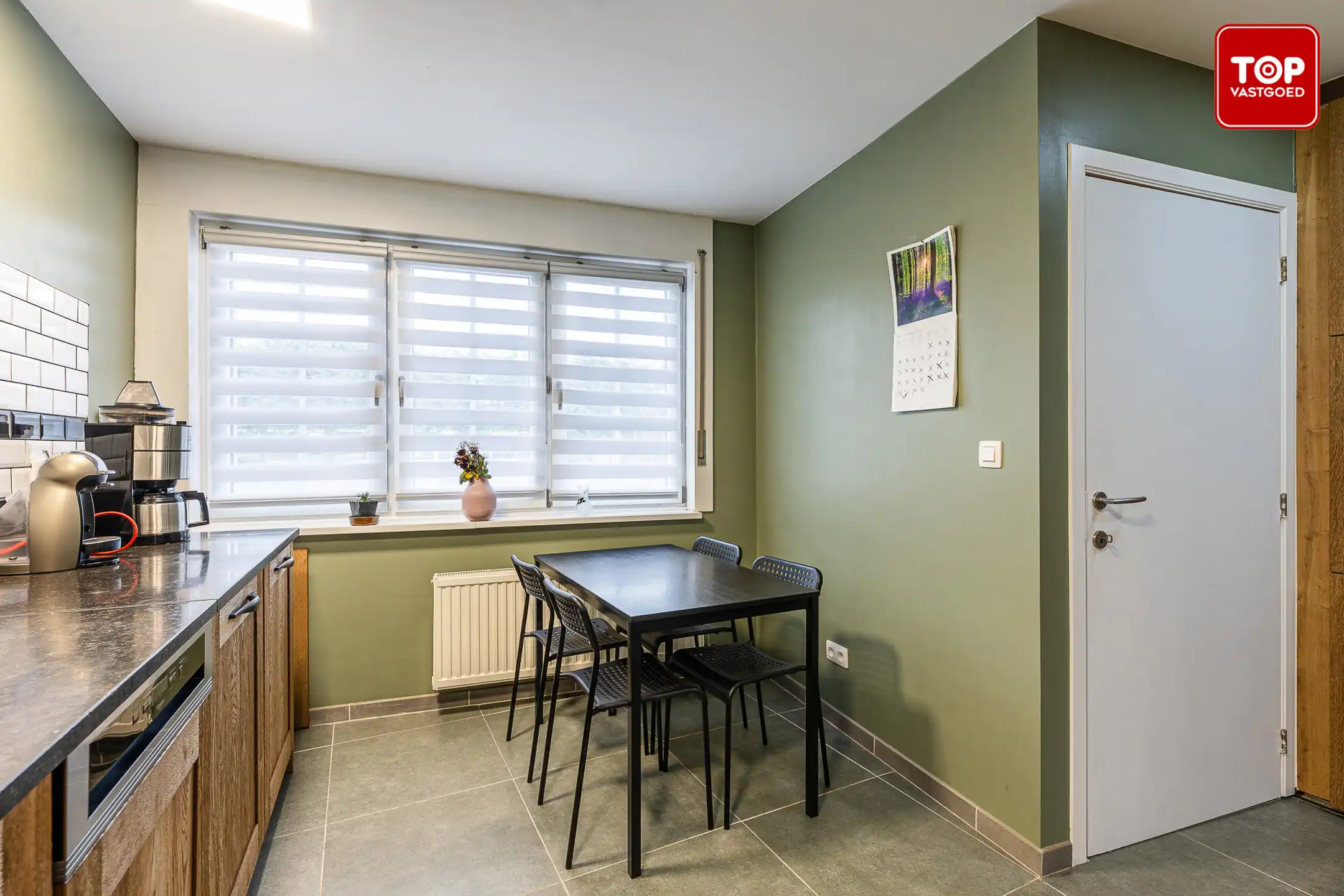 Ruime gezinswoning met 4 slaapkamers en multifunctioneel achterhuis nabij centrum Eeklo foto 2
