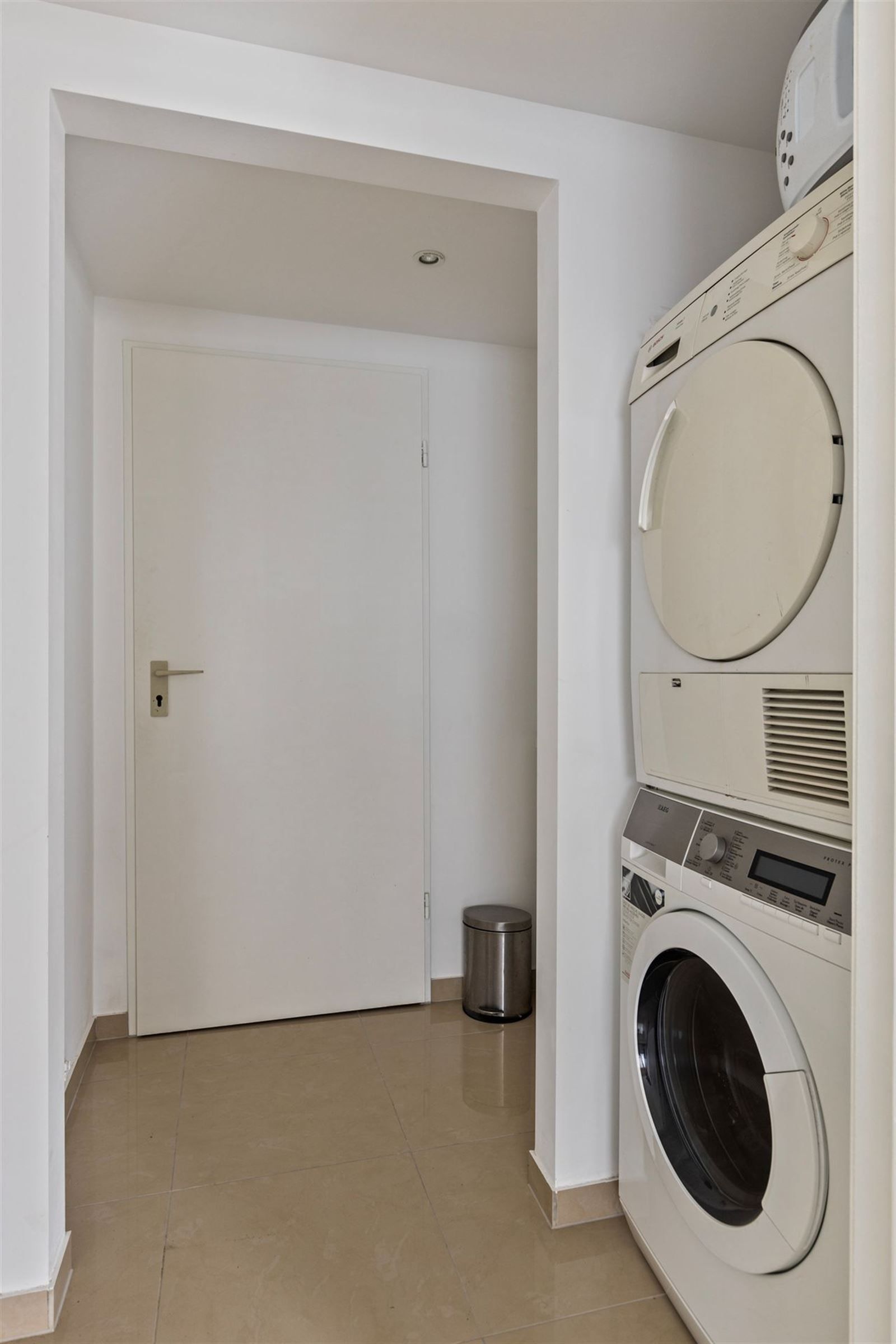 Stockage met bureel en sanitair  foto 15