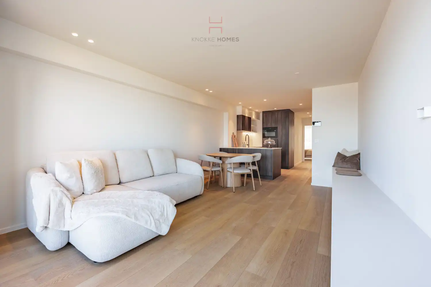 Prachtig gerenoveerd 2- slaapkamer appartement met frontaal zeezicht. foto 5