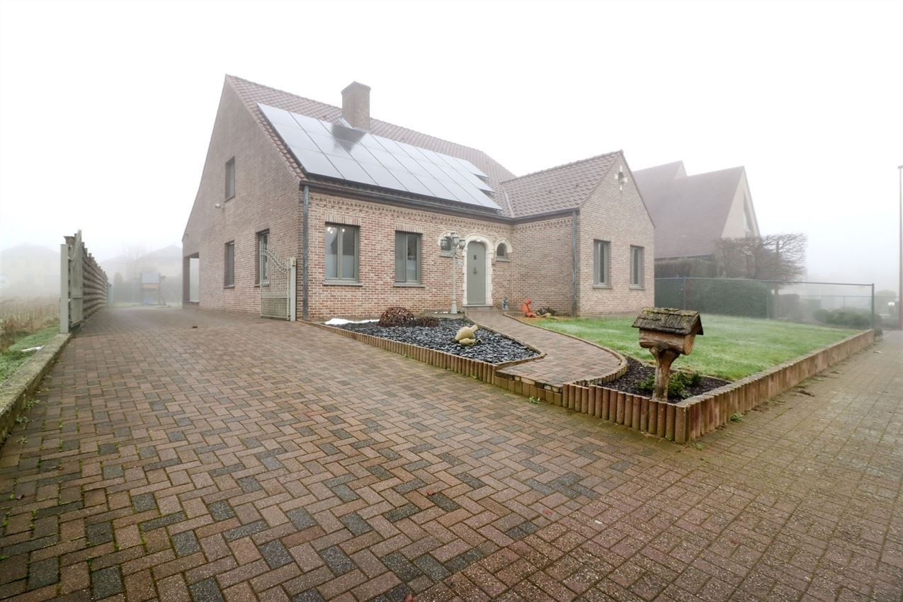 Villawoning met tuin op een goede locatie foto {{pictureIndex}}