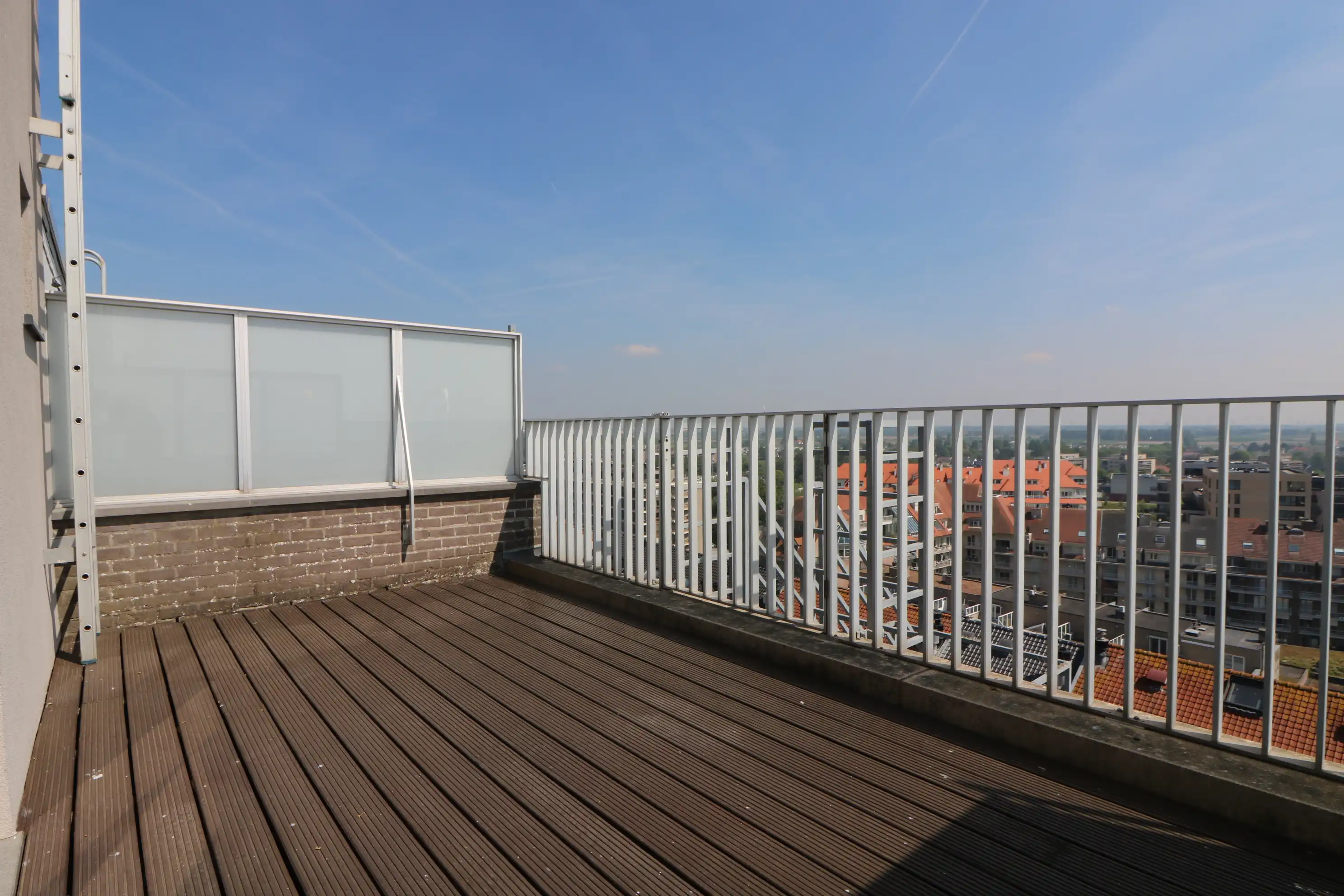 Recent dakappartement met 1 slaapkamer en 2 grote terrassen met prachtige uitzicht op zee, pier, duinen en hinterland. foto 7