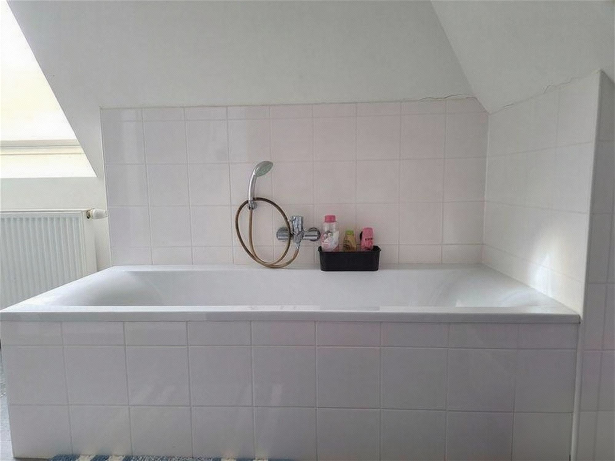 Appartement met 2 slaapkamers, autostaanplaats en parktuin. Rustig gelegen. Aan de achterkant van het gebouw. foto 9