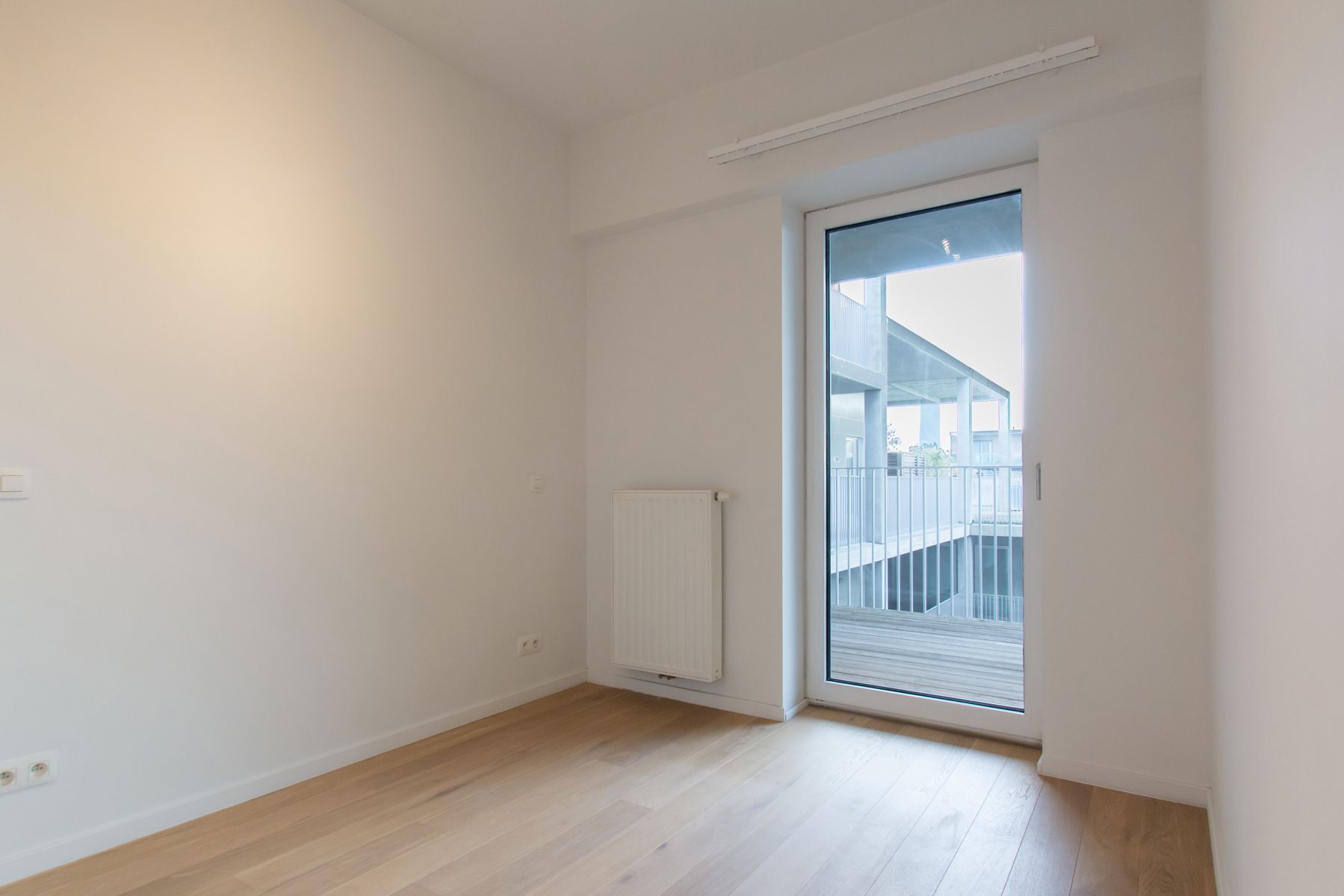 Ongemeubeld 1 slaapkamer app. met mooi terrras foto 7