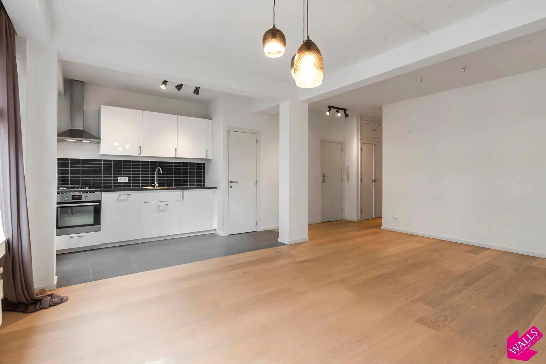 Prachtig gerenoveerd, ruim 1 slaapkamer appartement foto 2