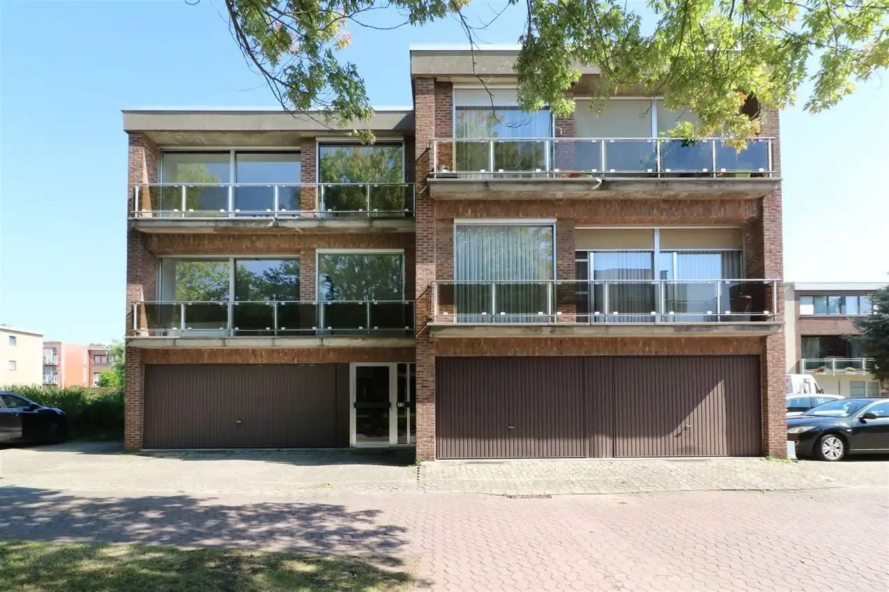 Zonnig appartement met 2 slaapkamers en garage op zeer goede, rustige locatie foto {{pictureIndex}}