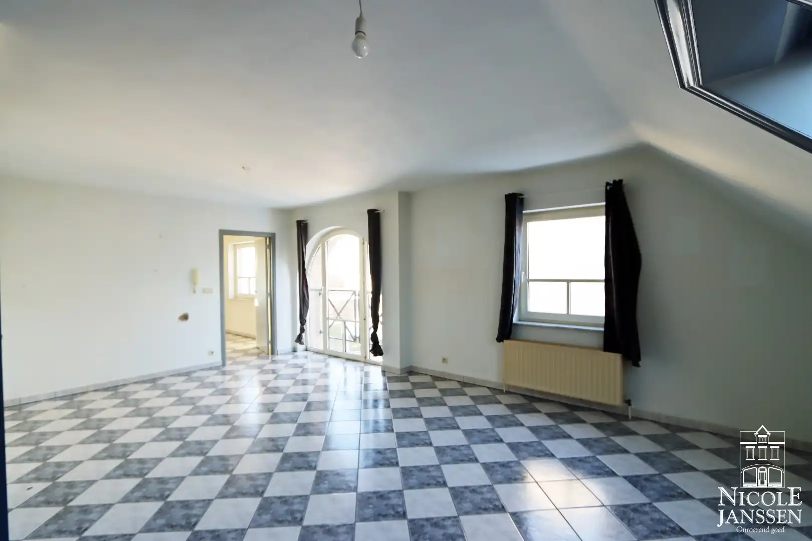 Instapklaar ruim duplex-appartement met 2 slaapkamers en dubbele garage foto 5