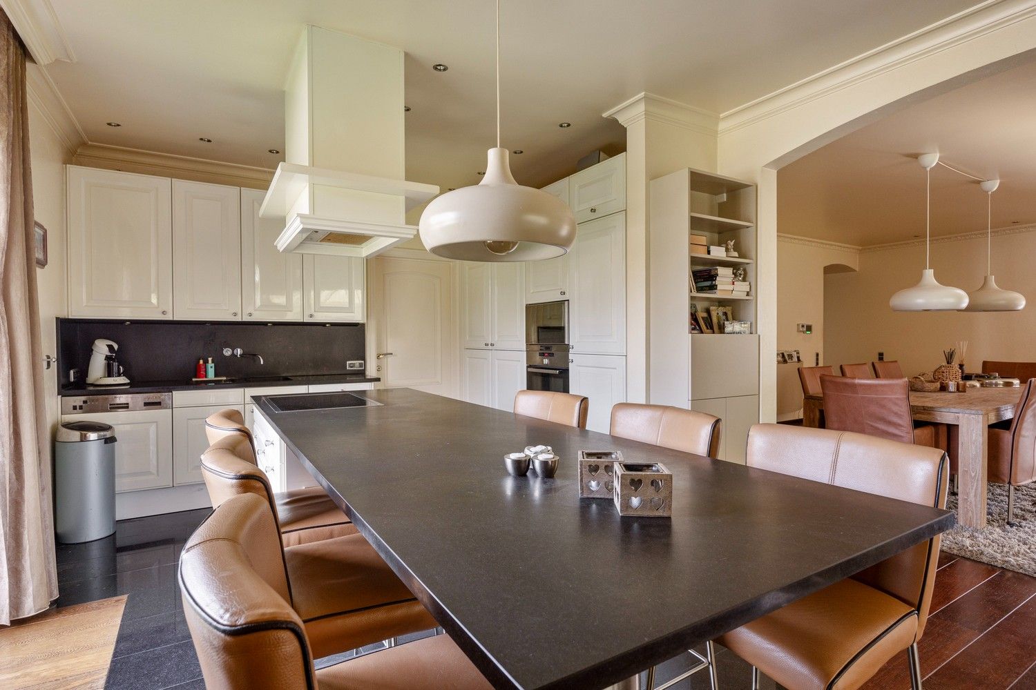 Luxueuze gelijkvloerse villa met zwembad en poolhouse op een riant perceel van 3.234 m² foto 11