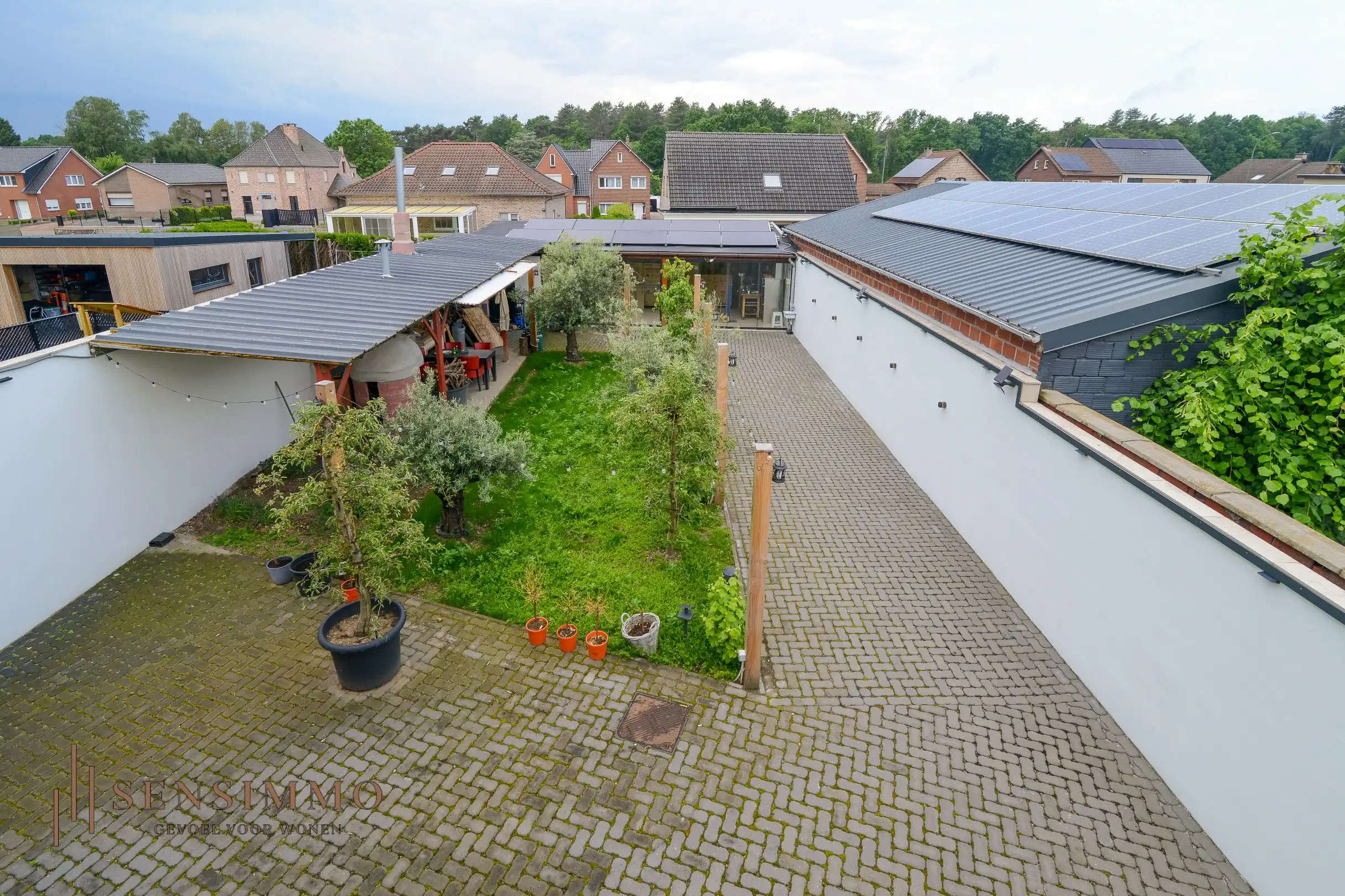 Kwalitatief gerenoveerde residentie met 2 appartementen en privatieve parkeerplaats foto 24