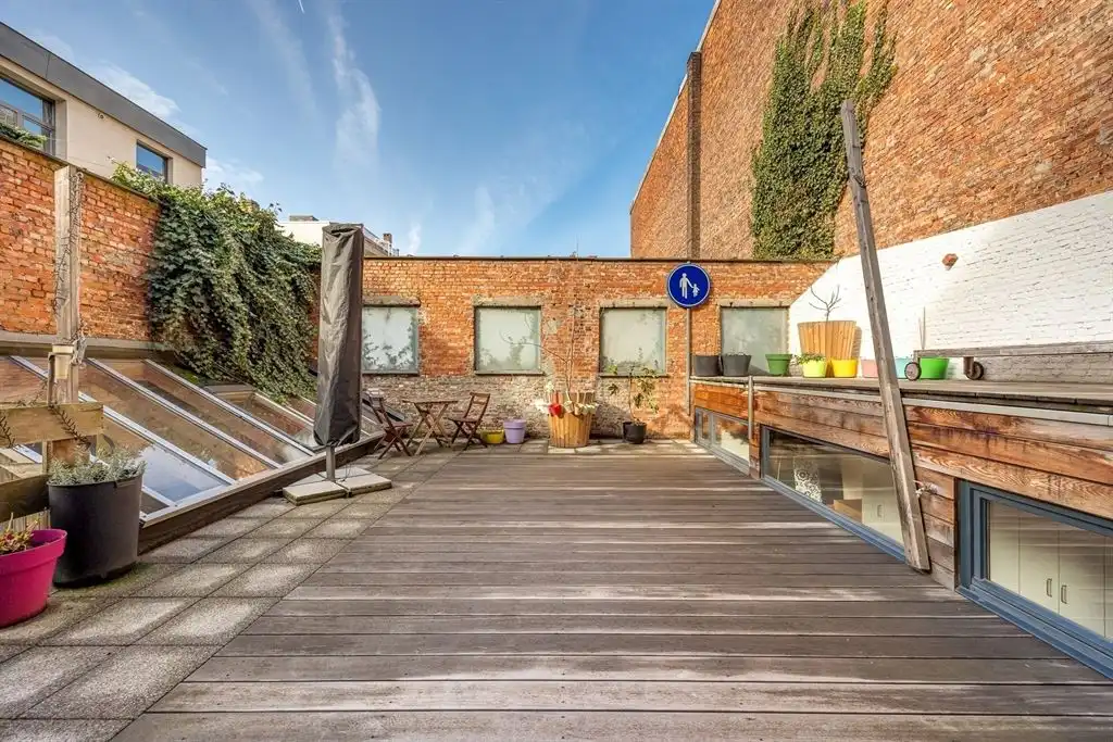 Ruime woning met dakterras en atelier foto 3