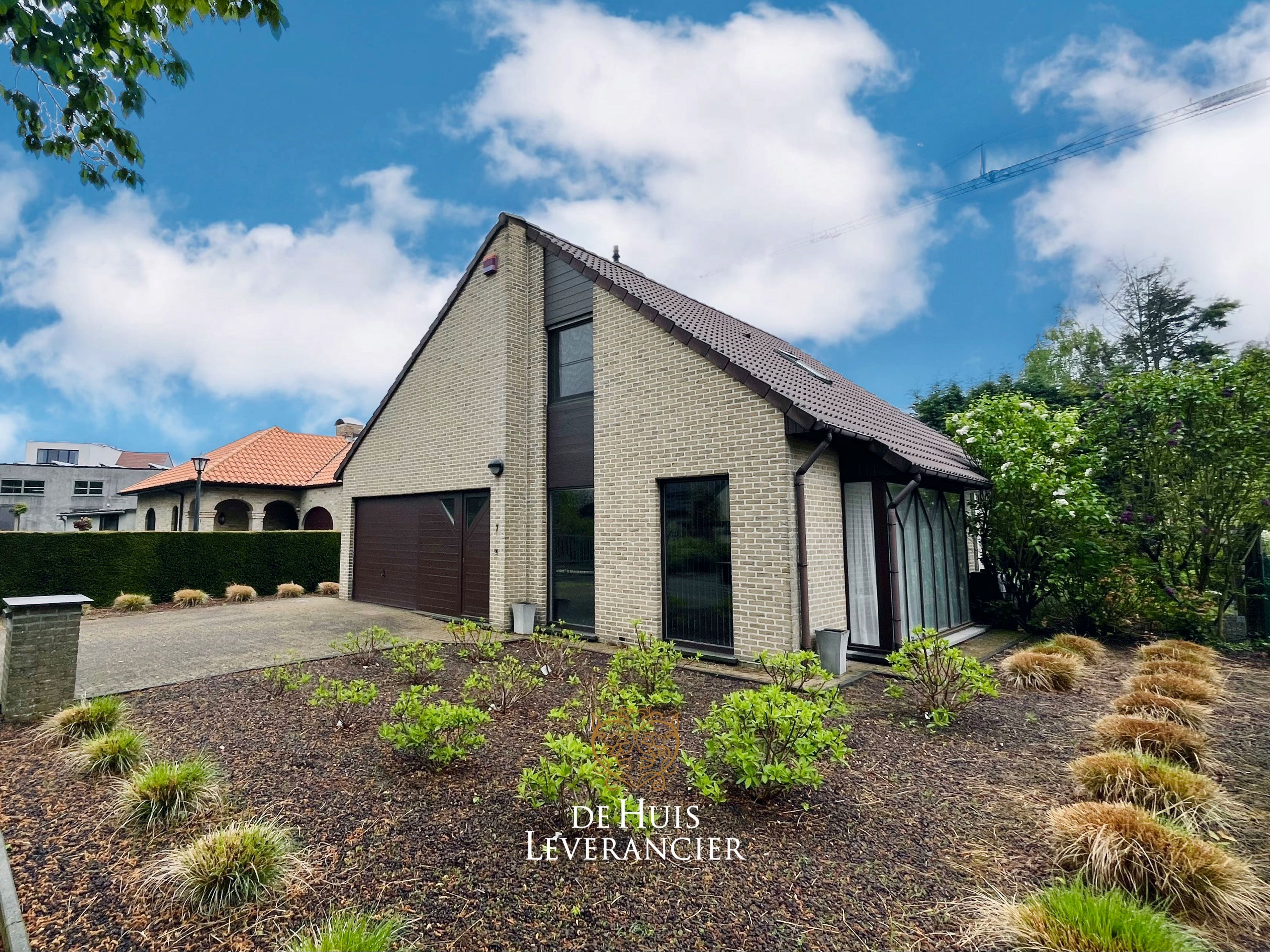Instapklare, gerenoveerde villa in het hart van Kontich waar rust en comfort gegarandeerd worden foto {{pictureIndex}}