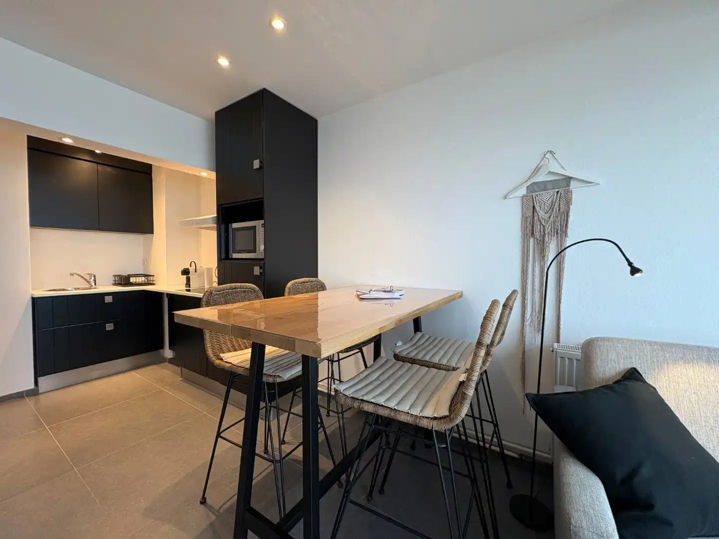 Te koop: gerenoveerde studio met frontaal zeezicht – ideaal als investering* foto 2