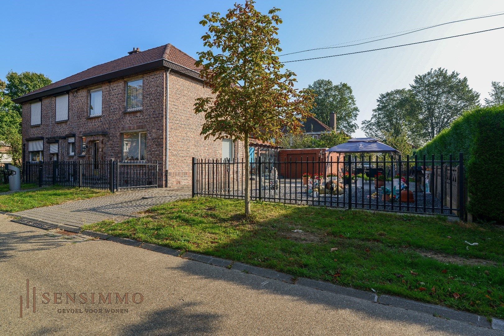 Hoofdfoto van de publicatie: Charmante half open bebouwing met 3 slaapkamers en zolder in Genk