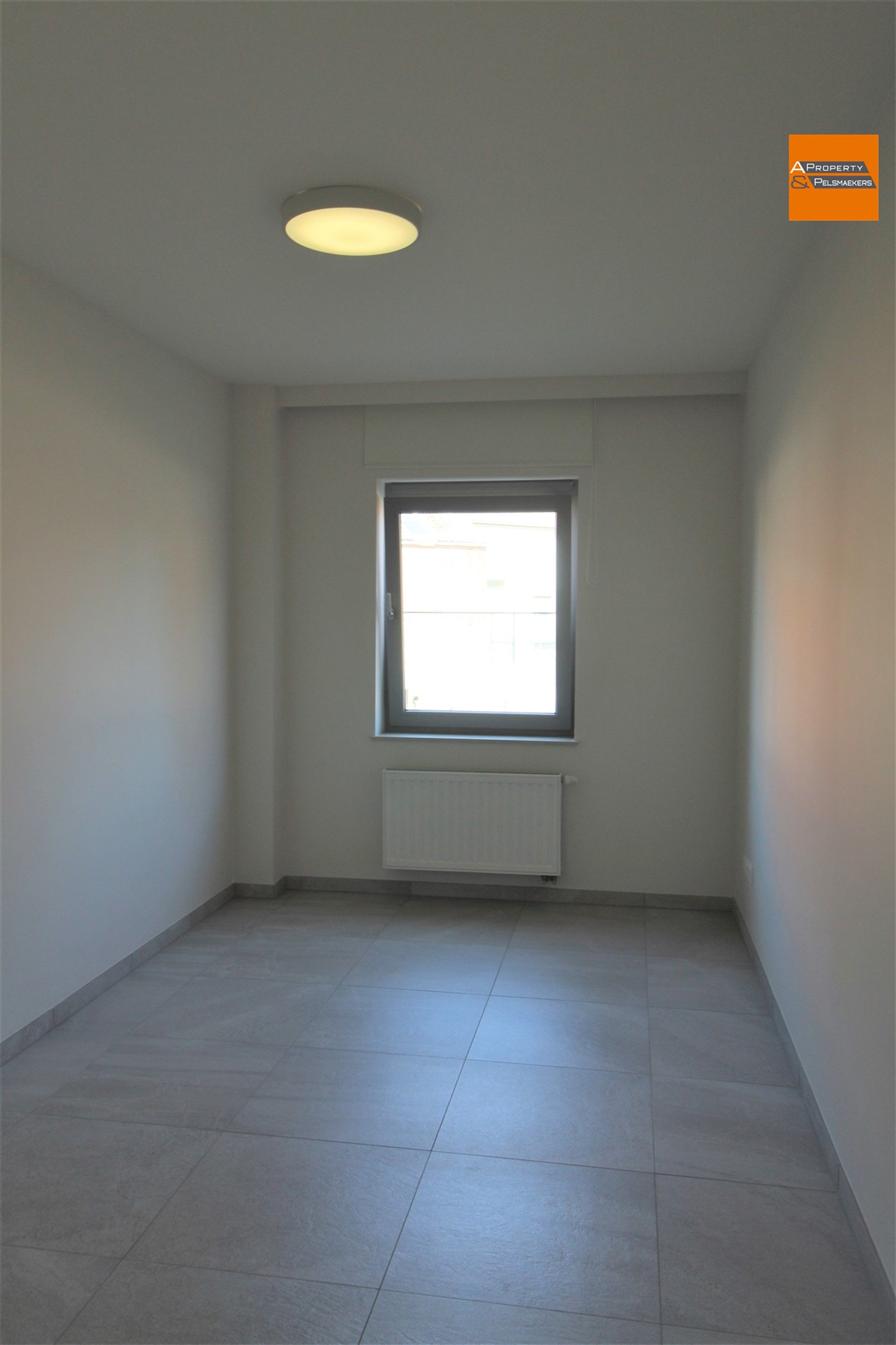 Ruim en lichtrijk gelijkvloers appartement met 2 slaapkamers, terras en garage foto 8