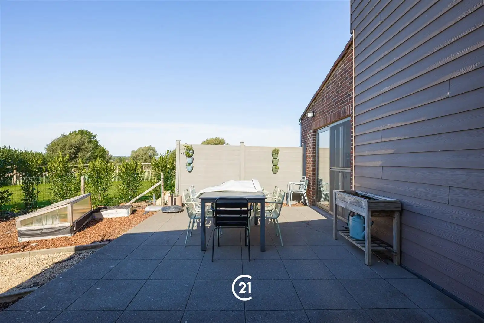 Instapklare 3gevelwoning met tuin en carport op 4are95 foto 30