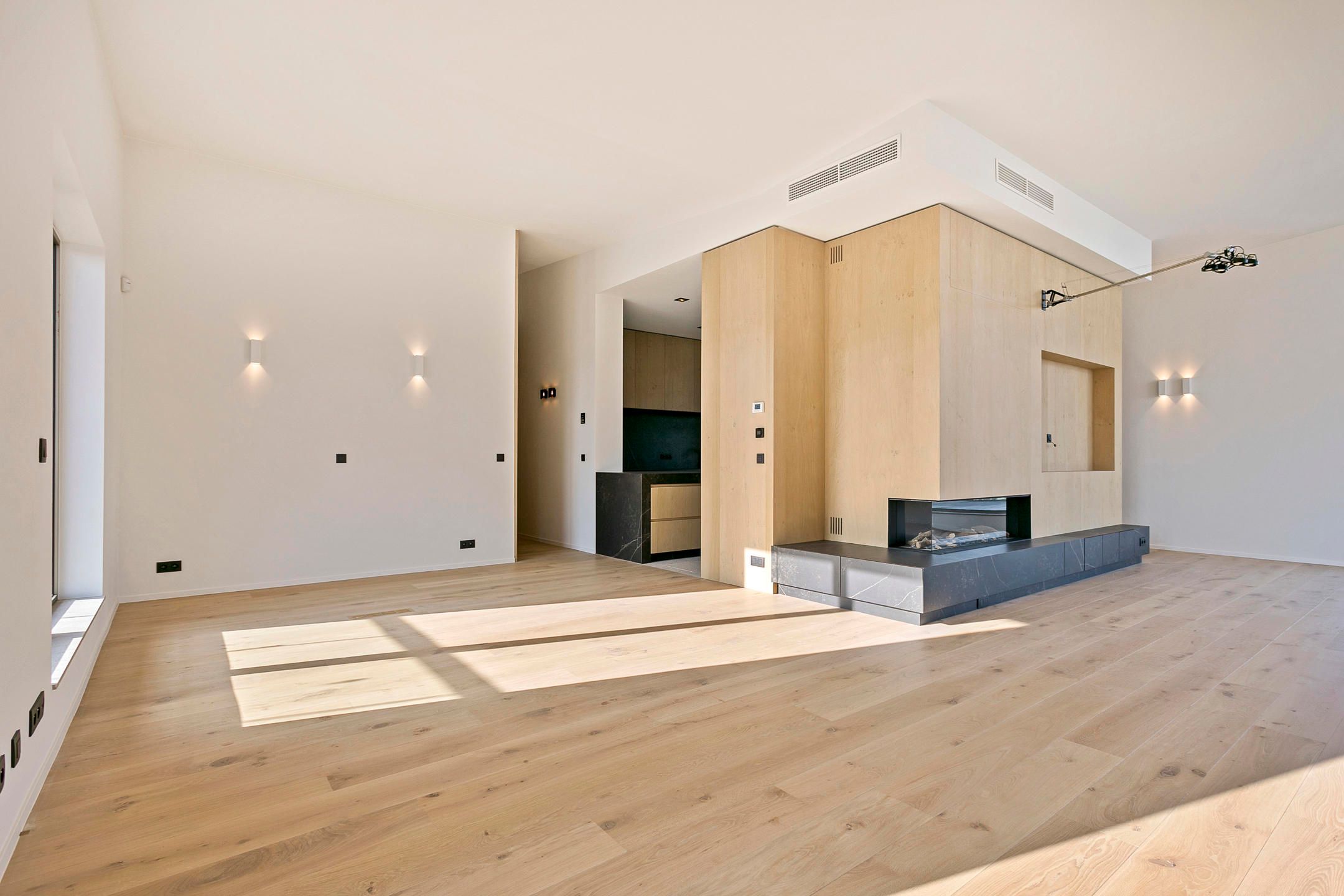 ANTWERPEN-ZUID - Luxueuze penthouse met riant terras en royale parkingfaciliteit foto {{pictureIndex}}