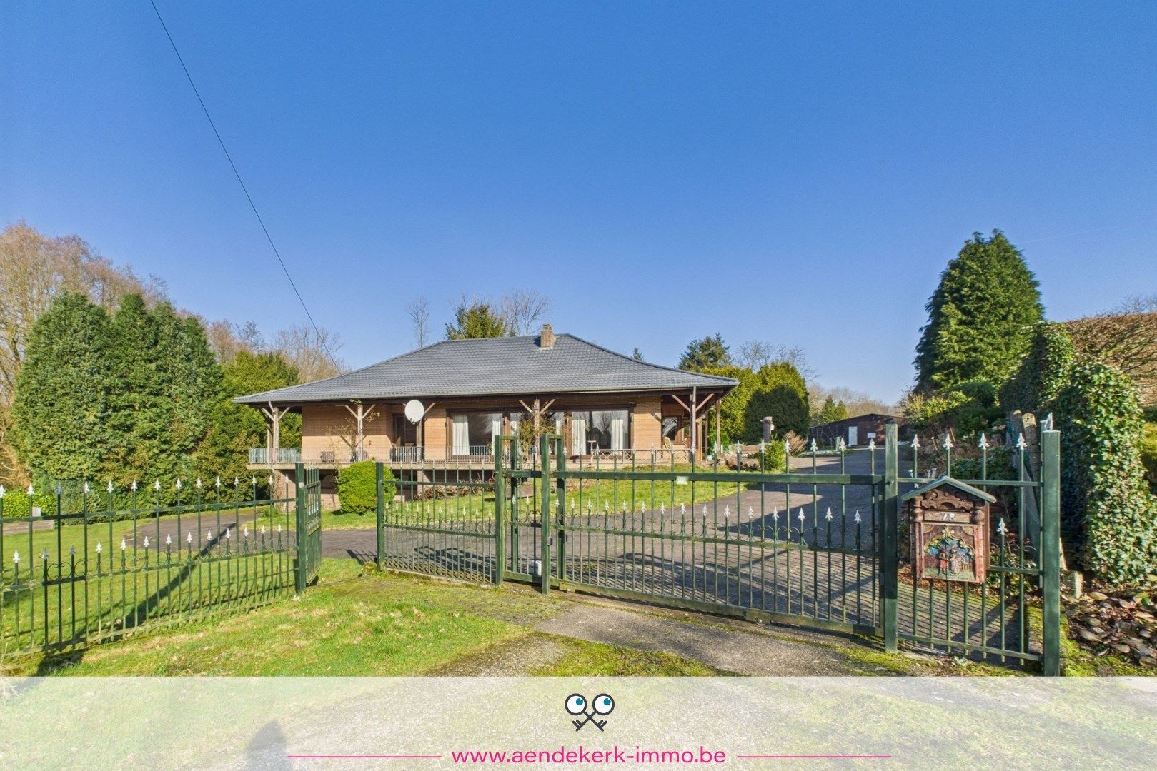 Ruime, te renoveren, woning met loods/stal in As foto 21