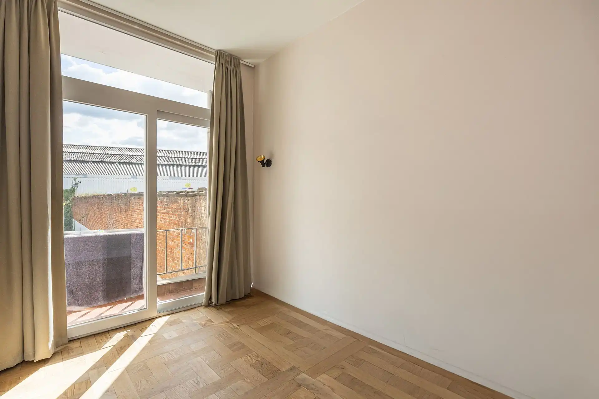 Gerenoveerd tweeslaapkamer appartement te Deurne-Zuid foto 10