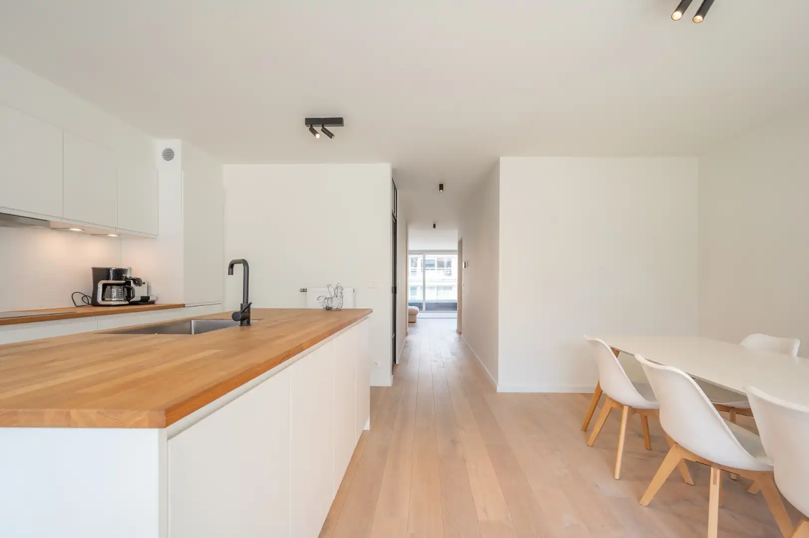 Uitzonderlijk ruime triplex met 4 slaapkamers gelegen in het centrum van Knokke. foto 7