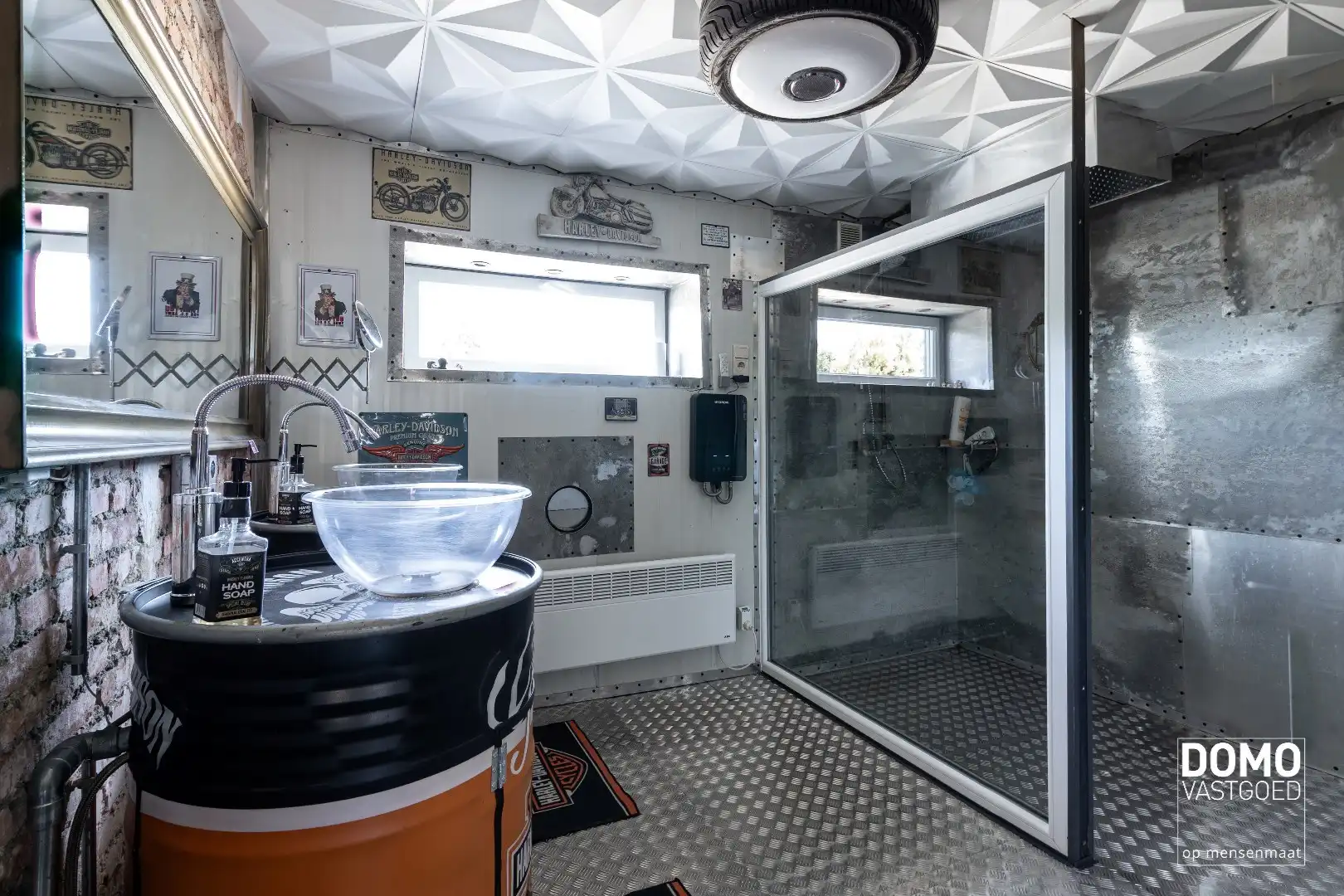 UNIEKE EIGENDOM MET WONING, 2 APPARTEMENTEN EN MAGAZIJNEN OP 13A88CA foto 8