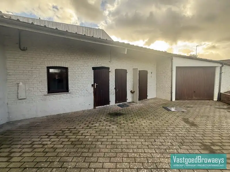 Centraal gelegen basiswoning met tuin en parkeergelegenheid foto 3