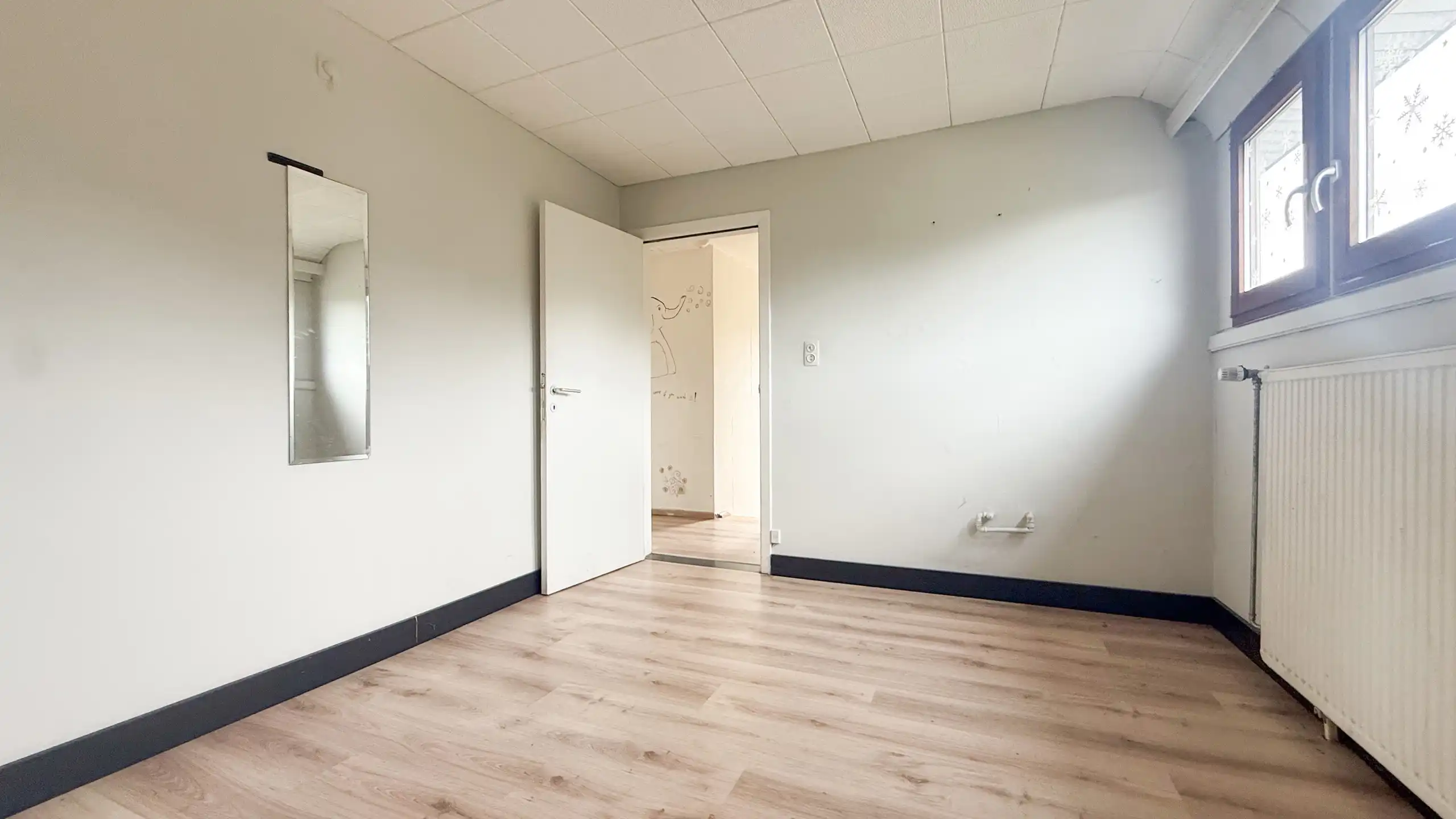 Deels gerenoveerde woning met ruime leefruimte en 3 slpkms! foto 16